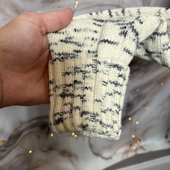 J Crew Long Sleeve Knit Sweater Crew Neck Beige with Gray Design Size S - Picture 4 of 14